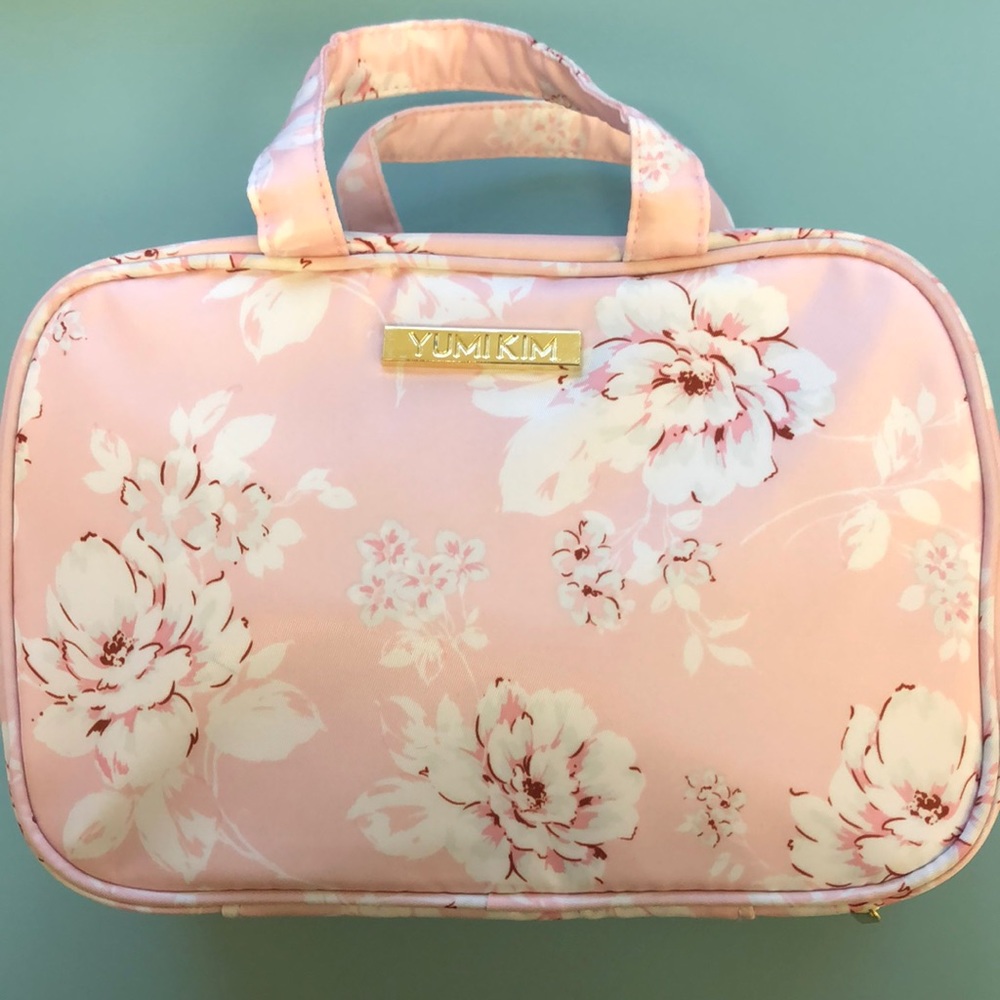 Yumikim hanging train case